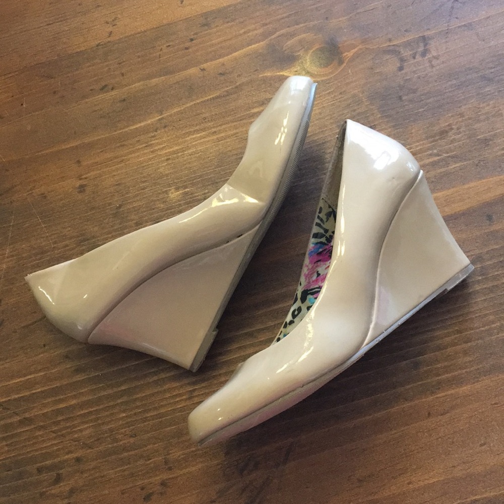 🚚💨 MOVING SALE!!! Nude Wedges